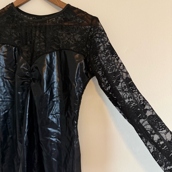 Black Lace Bodycon Dress - Picture 5 of 9